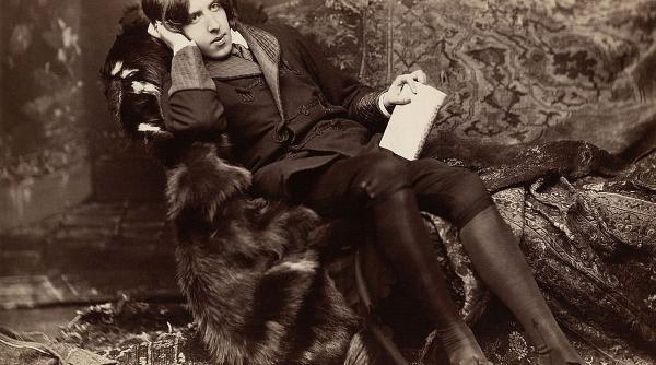 oscar wilde un veritabil dandy intors pe dos