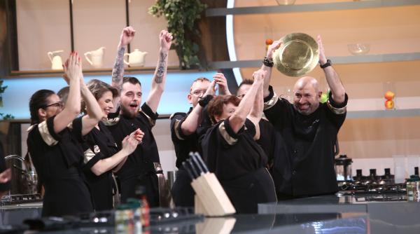 aseara cand chefi la cutite a fost din nou lider de audienta chef catalin scarlatescu si echipa sa aurie au castigat primul battle in seara aceasta echipa lui chef florin dumitrescu intra in lupta cu un om in minus