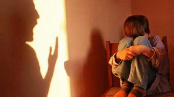 scandalos o familie din timisoara a luat in plasament patru copii pe care i a pus la munca grea