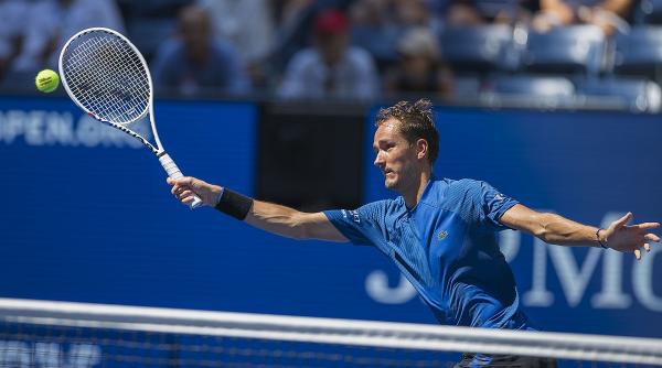 daniil medvedev il invinge pe grigor dimitrov si ajunge in finala turneului de la viena