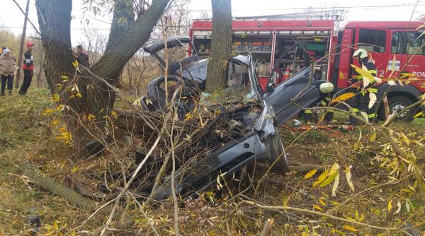 accident mortal in vaslui un sofer de numai 22 de ani a intrat cu masina intr un copac a murit pe loc