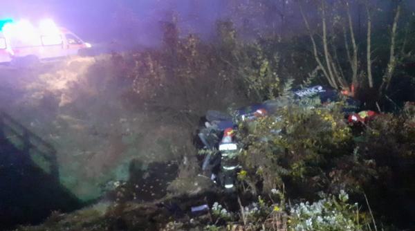 accident pe un drum judetean din sibiu un microbuz cu 6 pasageri s a rasturnat soferul era baut