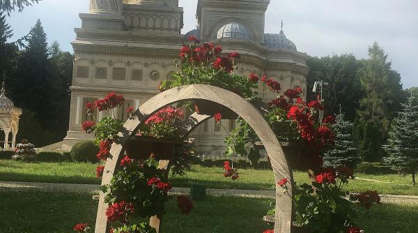 curtea de arges orasul voievozilor si al regilor romanilor