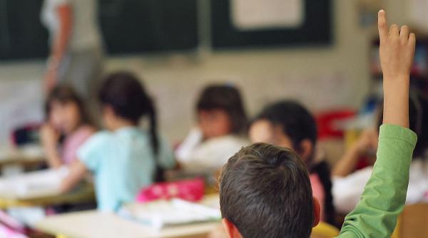 segregarea in invatamant de la cresa pana la facultate interzisa prin lege discriminarea devine contraventie sau chiar fapta penala