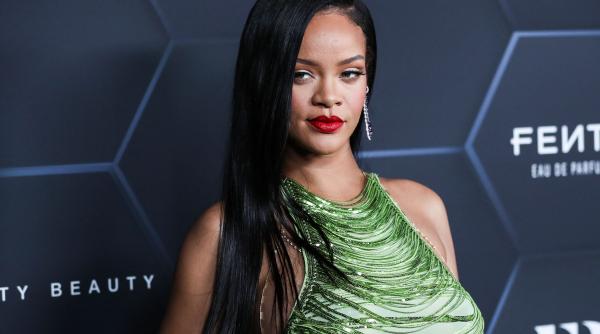 rihanna se confrunta cu reactii negative pentru ca l a ales pe johnny depp in noul show savage x fenty