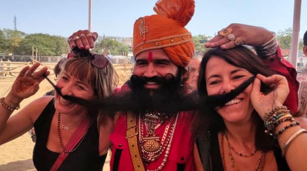 concursul cea mai lunga mustata atractia unui festival indian iata imaginile