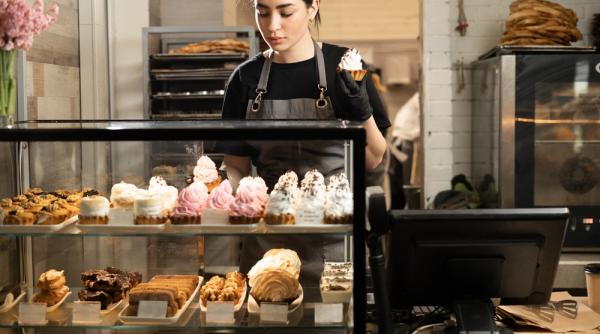 cum alegi vitrina calda pentru cofetarie 6 recomandari