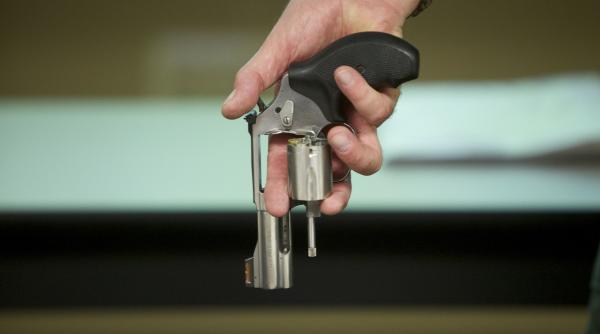 aeroport din sua o arma a fost gasita indesata intr un pui