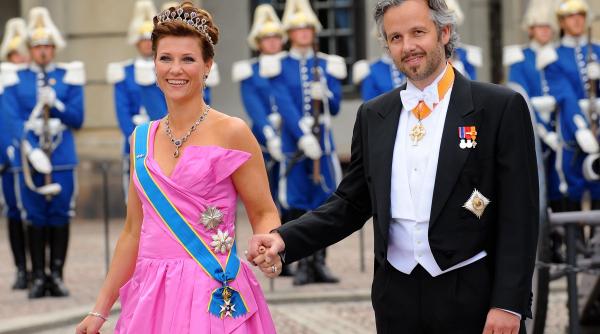 printesa norvegiana martha louise renunta la indatoririle regale pentru medicina alternativa