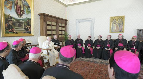 doi fosti angajati ai vaticanului cer despagubiri in valoare de peste 9 milioane de euro