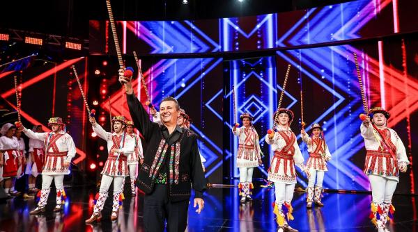 nea marin si fiica sa larisa barbu anca serea si sonia ferrari printre concurentii stand up revolution scena show ului a fost transformata intr un ring de dans de catre nea marin