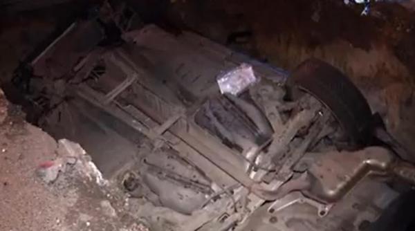 accident bizar pe soseaua pantelimon un sofer a cazut cu tot cu masina intr o groapa semnalizata