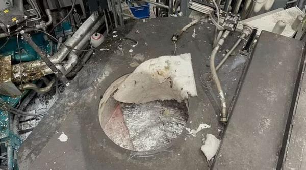 un muncitor cade intr un cuptor plin cu aluminiu topit la 720c dar supravietuieste miraculos