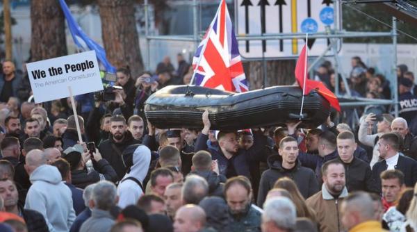protest antiguvernamental in tirana participantii s au batut cu politistii