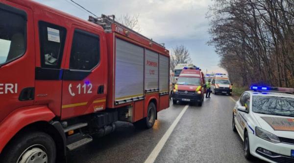 carambol cu 3 masini pe dn 11 in judetul bacau o persoana a ramas incarcerata