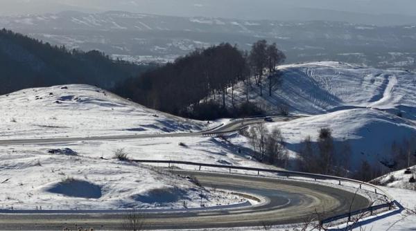 vremea se schimba radical in urmatoarele zile frig lapovita si ninsori la munte