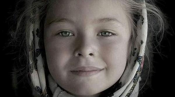 Cea mai premiată fotografie portret din lume a fost făcută de un artist român unei fetițe din Maramureș