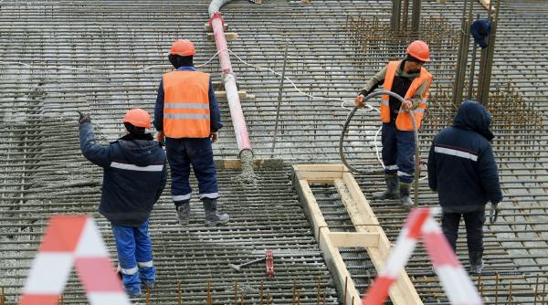 muncitori asiatici constructii romania