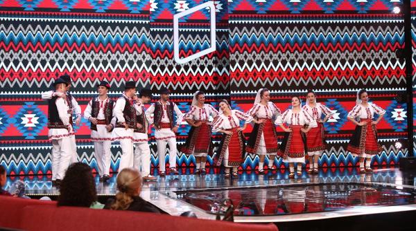 azi de la 16 30 la antena 1 comedianti din toate colturile romaniei roast pe regiuni in cadrul galei speciale razi cu roast de sarbatoare