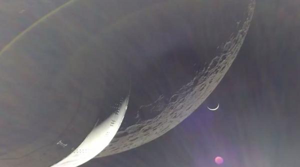 fotografie impresionanta pamant luna spatiu