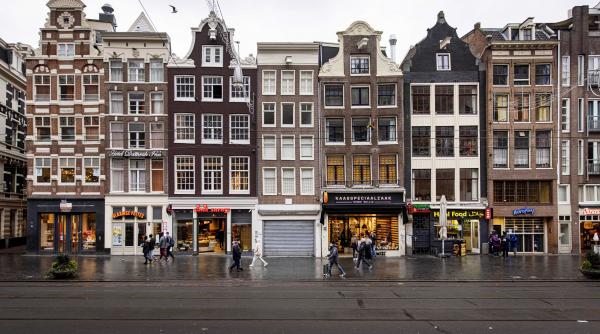 reguli amsterdam turisti petreceri baruri consum marijuana