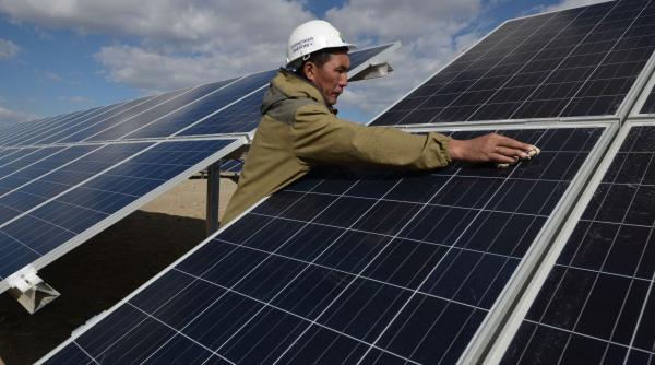 aie energia solara carbune