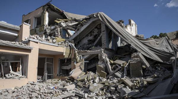 rusia demolare teatru bombardat mariupol