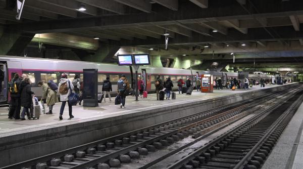 atentat terorist oprit 9 butelii gaz gara paris