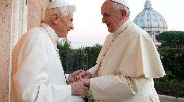 Papa Benedict al XVI-lea a murit! 