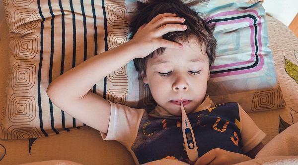 gripa copii imbolnaviri medici supermarket parinti alerta