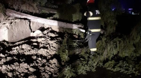 alunecare teren drum inchis targu jiu horezu