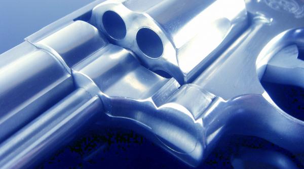 copil tras pistol masina bucuresti parinti amenda