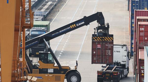 copil adormit container transportat 3000 kilometri