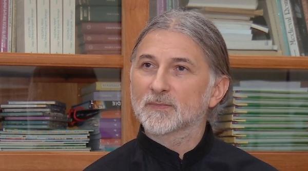 preot roman deschide scoala langa bruxelles