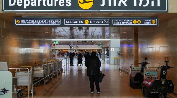 parinti abandonat copil aeroport tel aviv refuz cumparat bilet avion