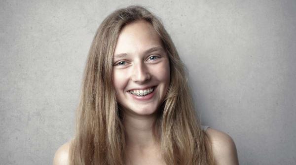 ai nevoie de aparat dentar dar ai multe temeri uite cum poti lua alegerea potrivita pentru tine