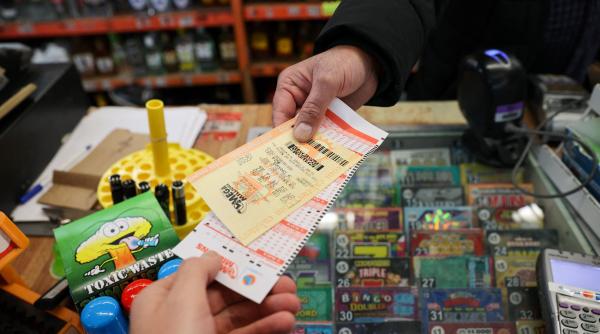 adolescenta canada castiga 48 milioane dolari primul bilet loterie