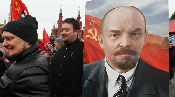 barbat ebrietate incercare furt trupul imbalsamat lenin