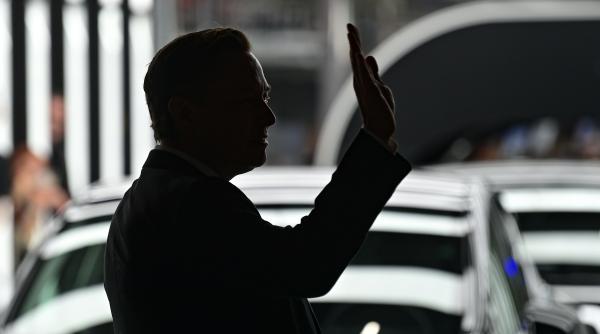 elon musk doneaza actiuni tesla 1 95 miliarde dolari 2022 motivul