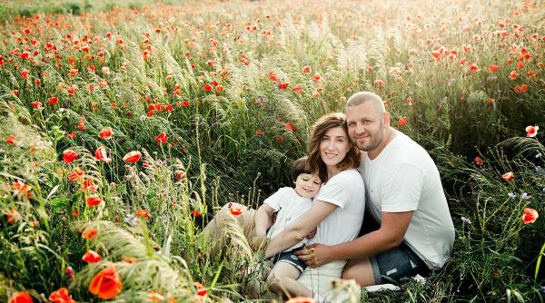 relatie familie prietenie cuplu serviciu