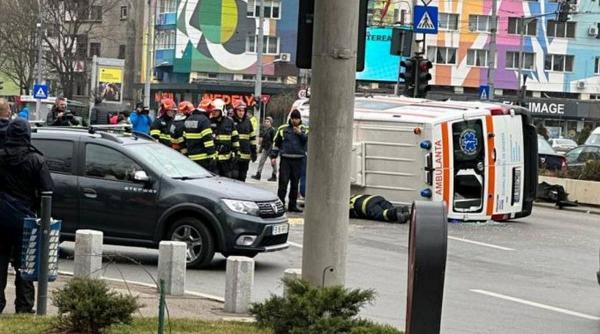 ambulanta pacienta izbita autoturism pasajul unirii