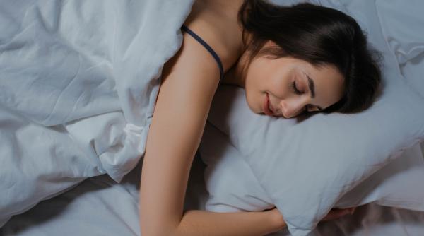 femeie doarme 22 ore fiecare zi frumoasa adormita viata reala