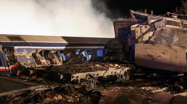 trenuri ciocnit zeci morti grecia