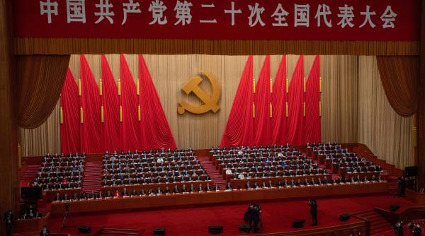 China stabilește ca țintă a avansului economic de 5% în 2023