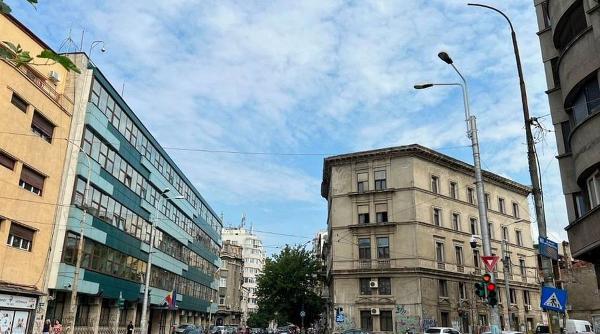 Gata cu debandada ilegală de pe stâlpii Capitalei! Nicușor Dan a făcut anunțul
