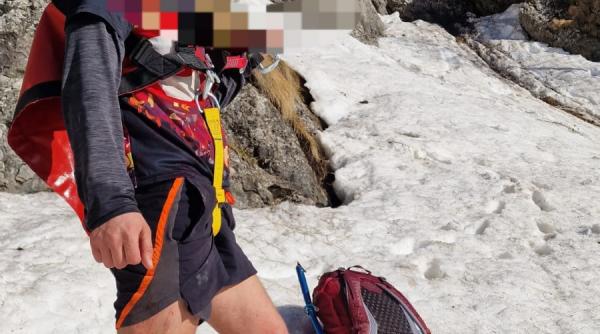 barbat blocat munti caraiman noaptea pantaloni scurti