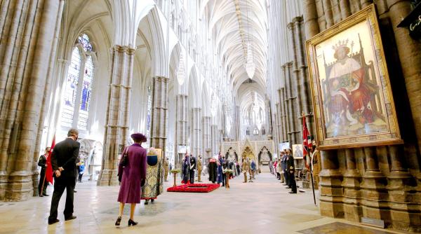 vizitatori westminster abbey rugati descalte