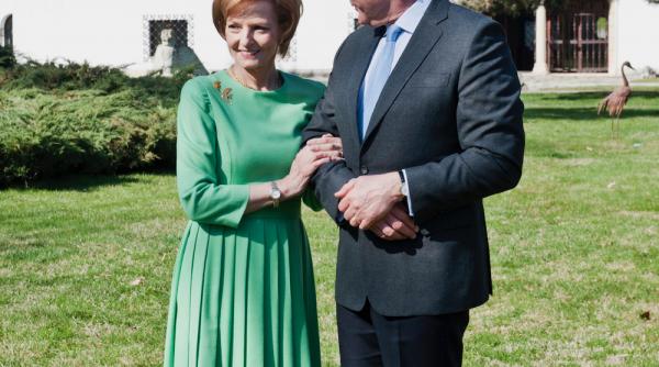 custodele coroanei 74 ani