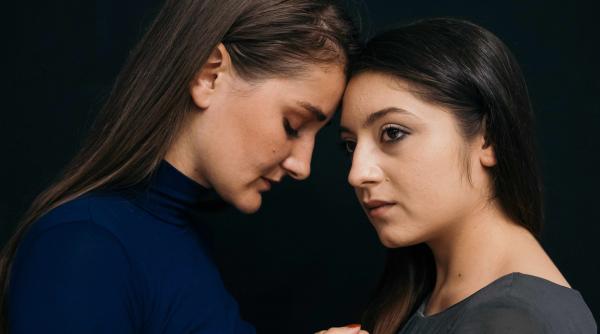 teatrul gong sibiu joaca in licee de ziua mondiala a teatrului