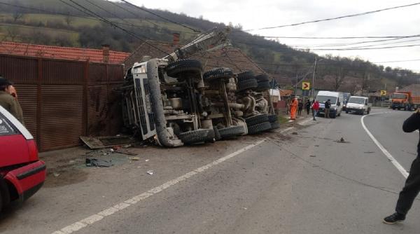 camion rasturnat vrancea trafic blocat